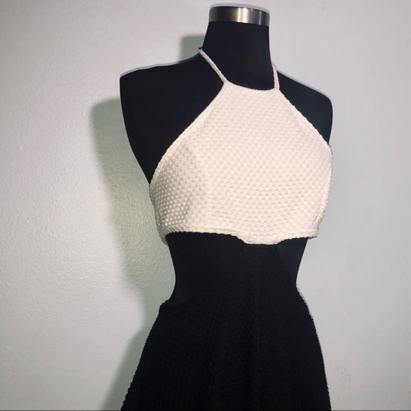 Textured Cutout Dress - Picture 5 of 8